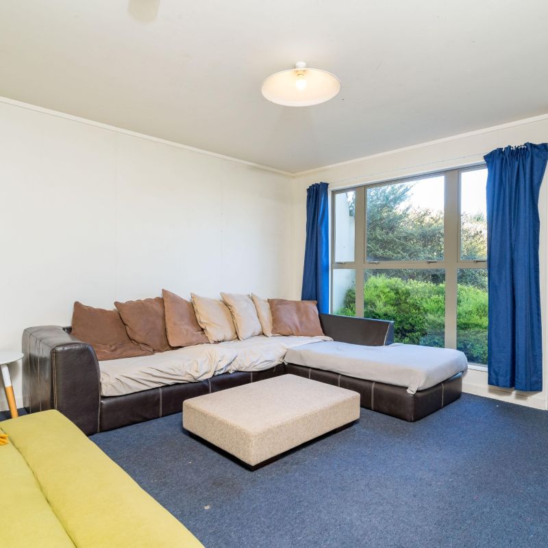 Anzac Ave - Lounge