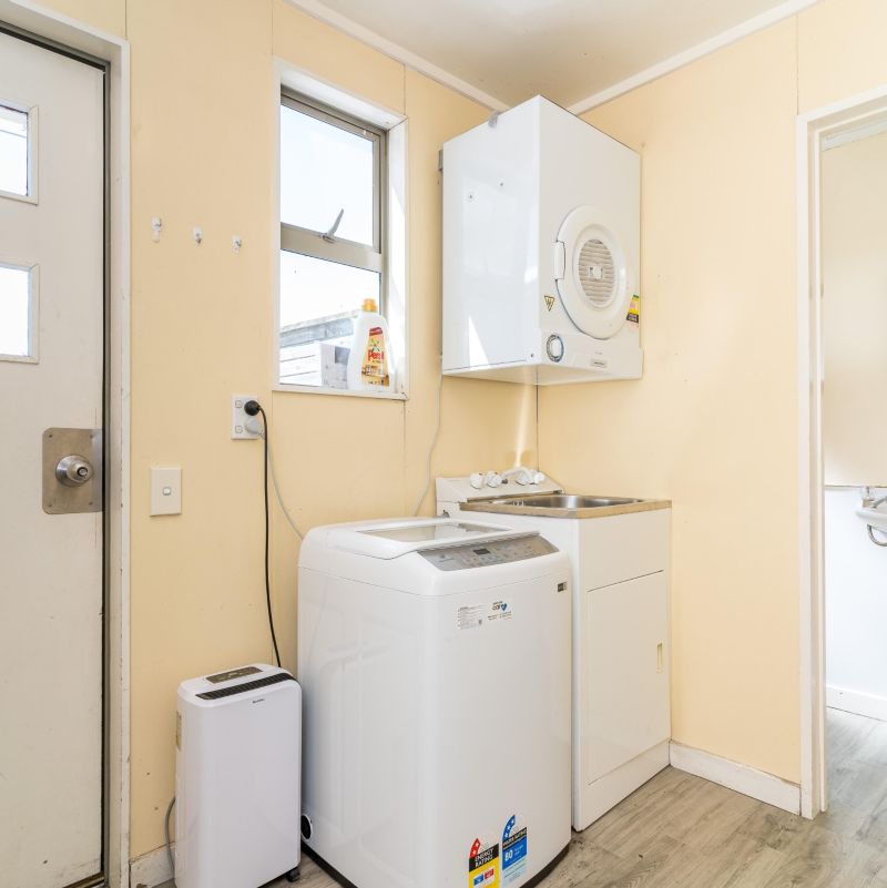 Anzac Ave - Laundry